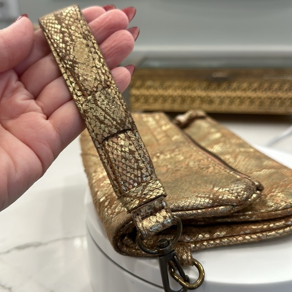 Jessica Simpson Coppery/Golden/Bronze Metallic Snakeskin Print Wristlet VGUC - Picture 16 of 17